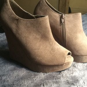 Nude heeled boots